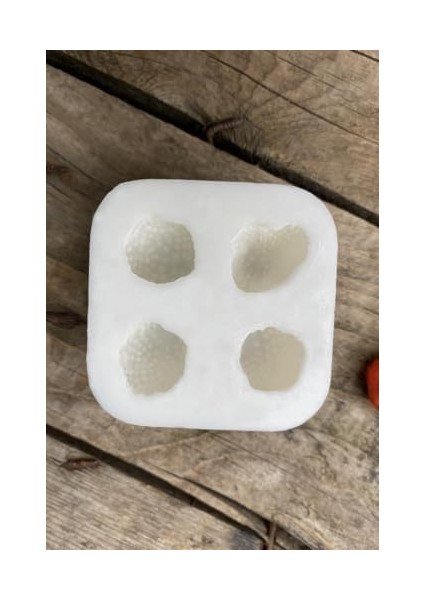 Concept Çilek Dörtlü Mum Kalıbı (Silikon) (2,5 x 2,5 x 3 Cm) (Küçük Süsleme Kalıbı) 1 Adet fiyatları