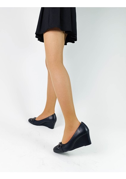 Siyah Renk Tokalı Dolgu Topuklu Kadın Ayakkabı modelleri