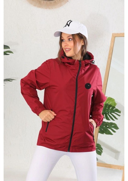 İçi Astarlı Su ve Rüzgar Geçirmez Cepli Kadın Yağmurluk