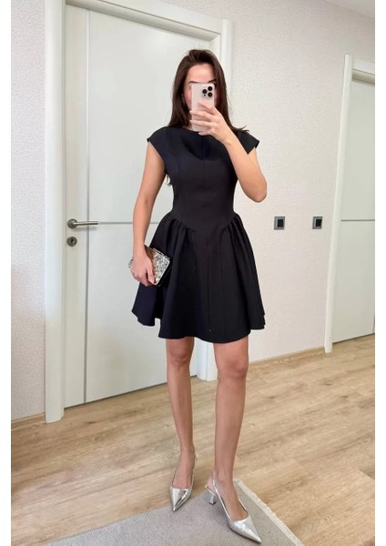 Sırt Dekolteli Çan Detaylı Mini Elbise - Siyah