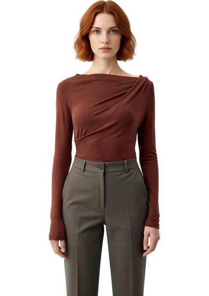 Kadın Asimetrik Yaka Dökümlü Vücuda Oturan Esnek Örme Bluz Kaliteli Şık Rahat Modern Zarif