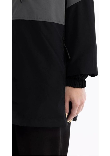 İçi Astarlı Su ve Rüzgar Geçirmez Cepli Kadın Yağmurluk indirimleri