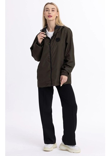 İçi Astarlı Su ve Rüzgar Geçirmez Cepli Kadın Yağmurluk fırsatları