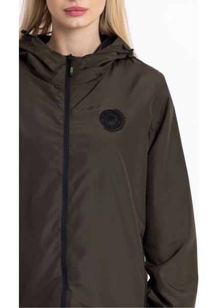 İçi Astarlı Su ve Rüzgar Geçirmez Cepli Kadın Yağmurluk indirimleri