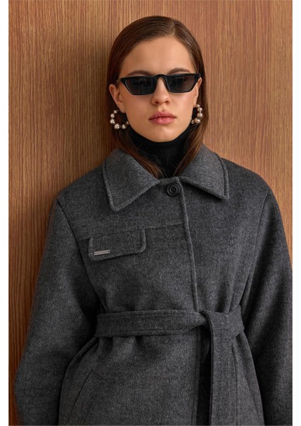 Gömlek Yaka Kuşak Detaylı Oversize Kısa Kaban KOYU GRİ 3155