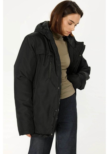 İçi Astarlı Su ve Rüzgar Geçirmez Cepli Kapüşonlu Kadın Mont fiyatları