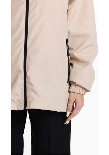 İçi Astarlı Su ve Rüzgar Geçirmez Cepli Kadın Yağmurluk indirimleri