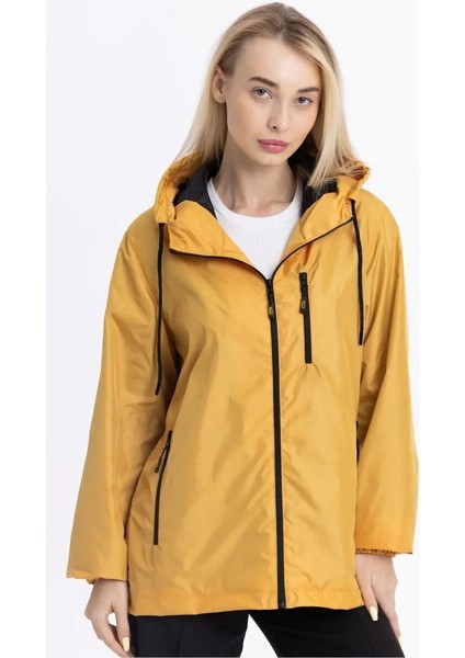 İçi Astarlı Su ve Rüzgar Geçirmez Cepli Kadın Yağmurluk