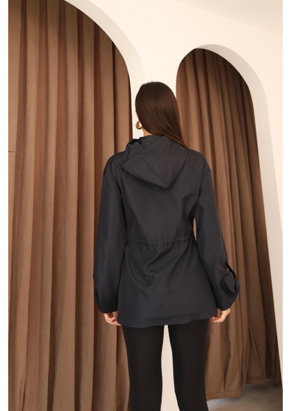 Kadın Lacivert Kapüşonlu Katlama Kol Detaylı Trençkot fırsatları