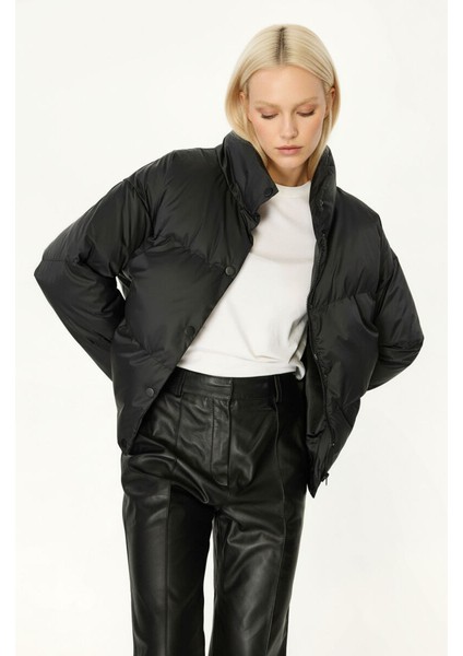 İçi Astarlı Su ve Rüzgar Geçirmez Cepli Dik Yaka Kadın Mont fiyatları