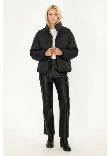 İçi Astarlı Su ve Rüzgar Geçirmez Cepli Dik Yaka Kadın Mont fırsatları