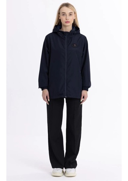 İçi Astarlı Su ve Rüzgar Geçirmez Cepli Kadın Yağmurluk modelleri