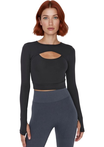 Kadın Crop Bisiklet Yaka Fitted Kalıp Örme Koyu Pencere Cut Out ve Baş Parmak Delik Spor Üst Bluz fiyatları