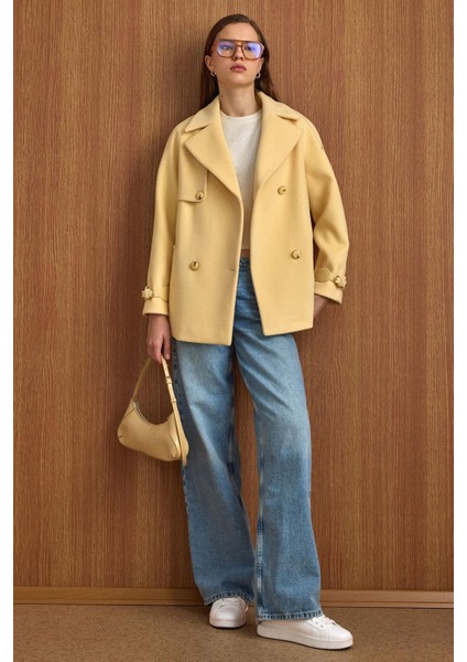 Pelerin ve Kol Patı Detaylı Kruvaze Kısa Kaban Sarı 3161