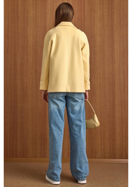 Pelerin ve Kol Patı Detaylı Kruvaze Kısa Kaban Sarı 3161