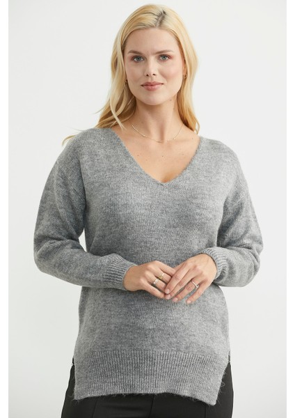 Yumuşak Dokulu V Yaka Triko Kazak - Füme