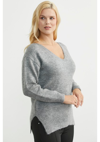 Yumuşak Dokulu V Yaka Triko Kazak - Füme modelleri