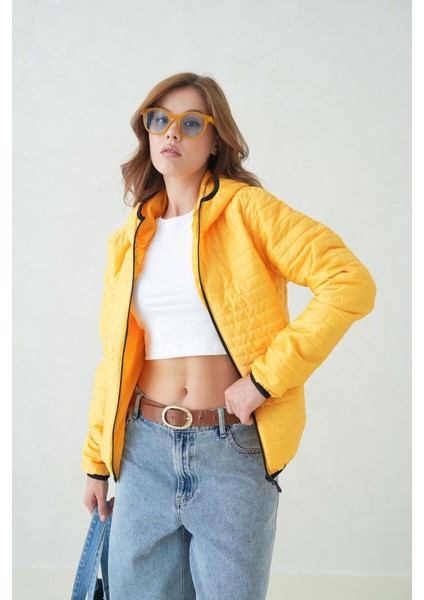 Içi Astarlı Su ve Rüzgar Geçirmez Cepli Kapüşonlu Kadın Mont