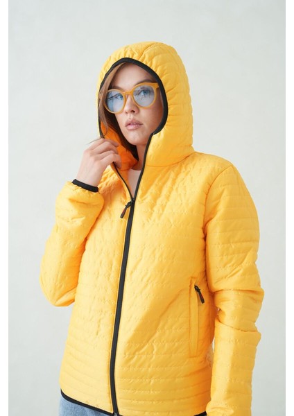 Içi Astarlı Su ve Rüzgar Geçirmez Cepli Kapüşonlu Kadın Mont fırsatları