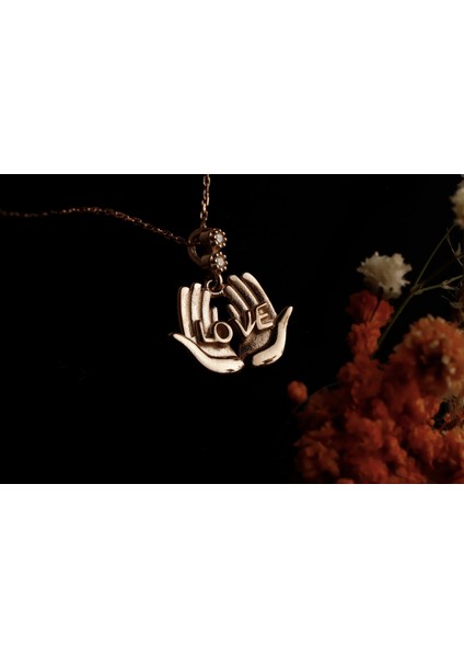 Ellerimde Aşk Kolye