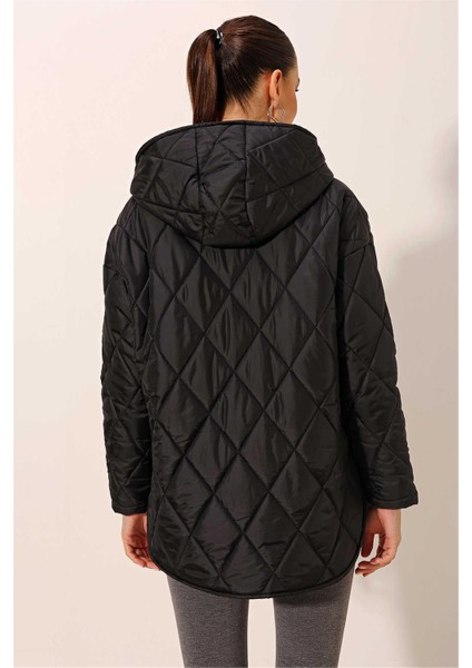 Bıgdart K26 5181 Sıyah Kadın Kapusonlu Kapıtone Mont