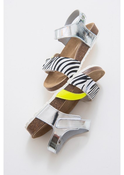 Kız Çocuk Gümüş Deri Ortopedik Destekli Çocuk Sandalet