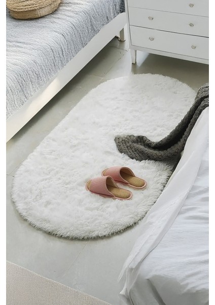 Beyaz Oval Post Halı Peluş Yumuşak Kaymaz Dot Taban Antibakteriyel Makinada Yıkanabilir Yolluk