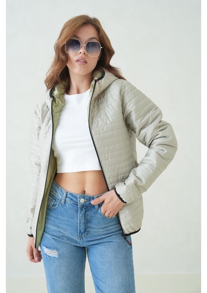 İçi Astarlı Su ve Rüzgar Geçirmez Cepli Kapüşonlu Kadın Mont