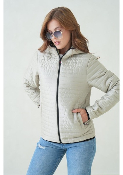 İçi Astarlı Su ve Rüzgar Geçirmez Cepli Kapüşonlu Kadın Mont modelleri