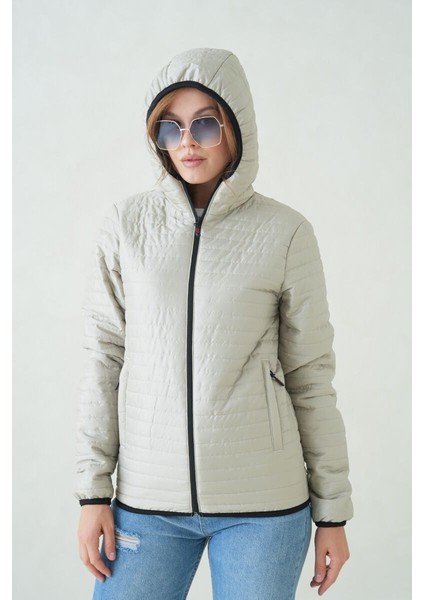 İçi Astarlı Su ve Rüzgar Geçirmez Cepli Kapüşonlu Kadın Mont fırsatları