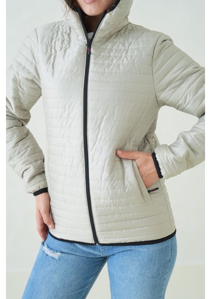 İçi Astarlı Su ve Rüzgar Geçirmez Cepli Kapüşonlu Kadın Mont indirimleri