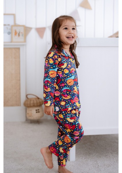 Önden Düğmeli Çocuk Pijama Takımı Uzay Desenli 2-6 Yaş modelleri