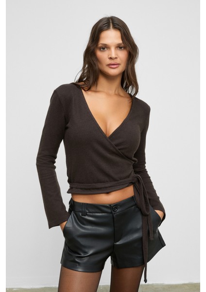 Velvet Kadın Yumuşak ve Esnek Kumaşlı Belden Bağlama Detaylı Koyu Kahverengi Bluz