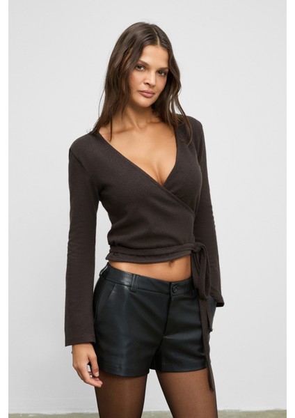Velvet Kadın Yumuşak ve Esnek Kumaşlı Belden Bağlama Detaylı Koyu Kahverengi Bluz fiyatları