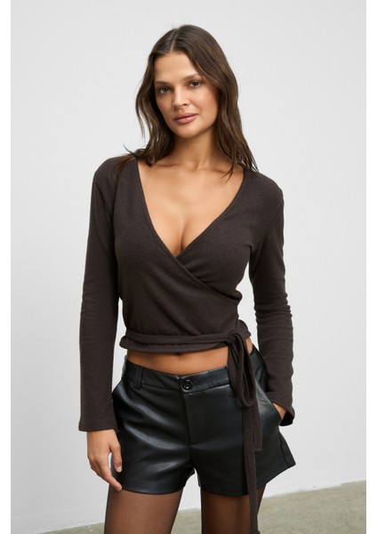 Velvet Kadın Yumuşak ve Esnek Kumaşlı Belden Bağlama Detaylı Koyu Kahverengi Bluz modelleri