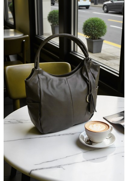 Astarlı Tek Bölmeli Püsküllü El ve Omuz Çantası 111005 fiyatları