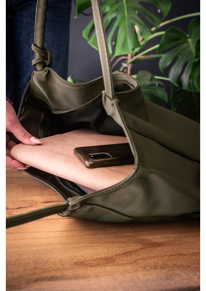 Astarlı Tek Bölmeli Püsküllü El ve Omuz Çantası 111005 modelleri