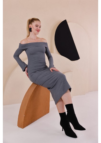 Madonna Yaka Dar Kalıp Uzun Kollu Elbise