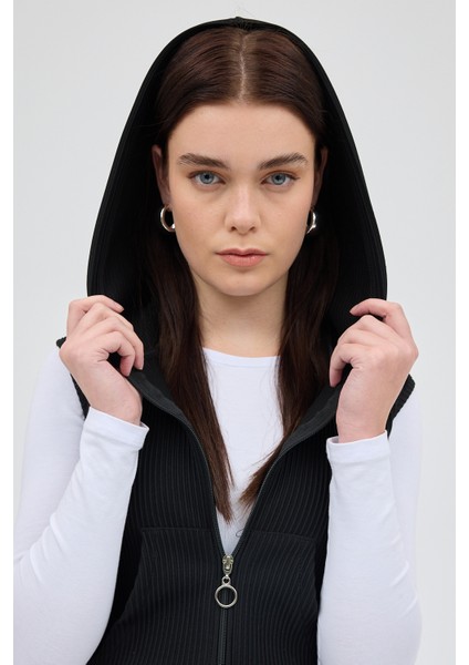 Siyah Fermuarlı Sıfır Kol Kadın Yelek 8201A indirimleri