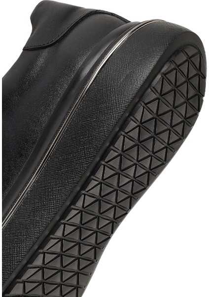 Erkek Siyah Bağcıklı Kalın Tabanlı Deri Sneaker 25WFD612518