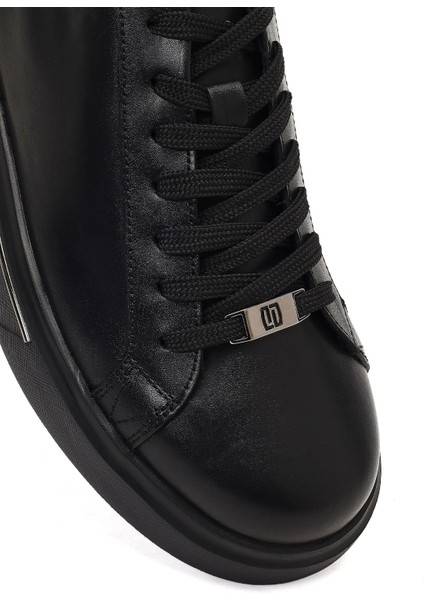 Erkek Siyah Bağcıklı Kalın Tabanlı Deri Sneaker 25WFD612518