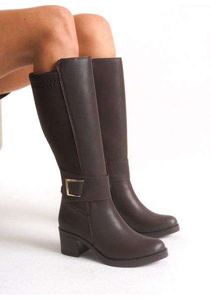 Deri Görünümlü Arkası Streç Esnek Kalın Orta Yüksek Topuklu Toka Detaylı Fermuarlı Kahve Uzun Çizme modelleri