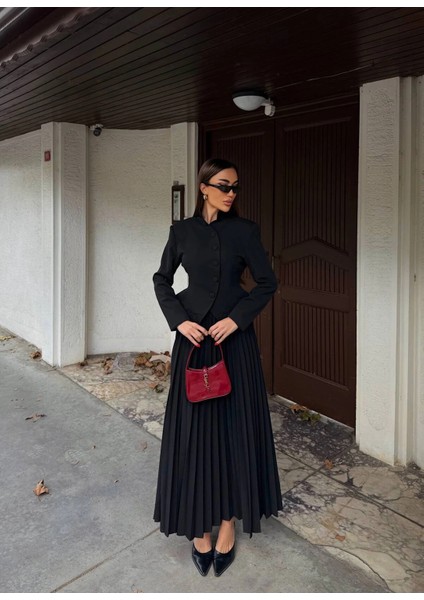 Kadın Nakış Detaylı Bel Oturtmalı Düğmeli Ceket & Pliseli Uzun Etek Takım