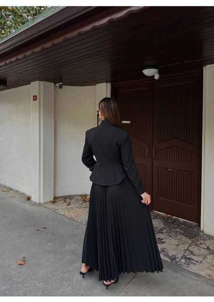 Kadın Nakış Detaylı Bel Oturtmalı Düğmeli Ceket & Pliseli Uzun Etek Takım indirimleri