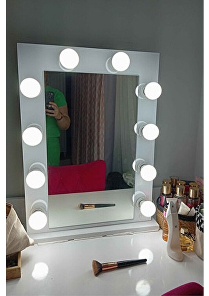 Işıklı Makyaj Aynası Beyaz Renk Şık Tasarım Ev ve Stüdyo Kullanımı İçin 65x45 cm indirimleri