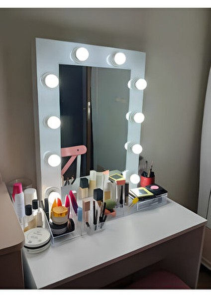Işıklı Makyaj Aynası Beyaz Renk Şık Tasarım Ev ve Stüdyo Kullanımı İçin 65x45 cm