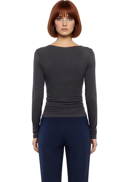 Kadın Crop Kayık Yaka Düşük Kol Slim Kalıp Örme Fitted Vücuda Oturan Büzgü Drape Detaylı Esnek Bluz modelleri