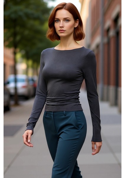 Kadın Crop Kayık Yaka Düşük Kol Slim Kalıp Örme Fitted Vücuda Oturan Büzgü Drape Detaylı Esnek Bluz fırsatları