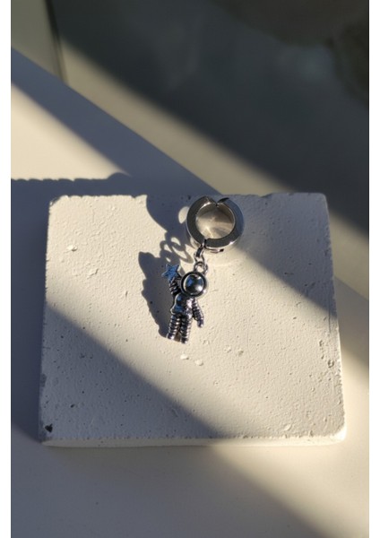 Sıkıştırmalı Deliksiz Trend Astronot Model Sallantılı Erkek Çelik Küpe 1 Adet modelleri