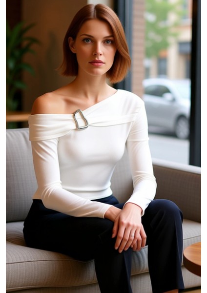 Kadın Asimetrik Yaka Aksesuar Detaylı Fitted Uzun Kollu Örme Üst Kaliteli Şık Rahat Modern